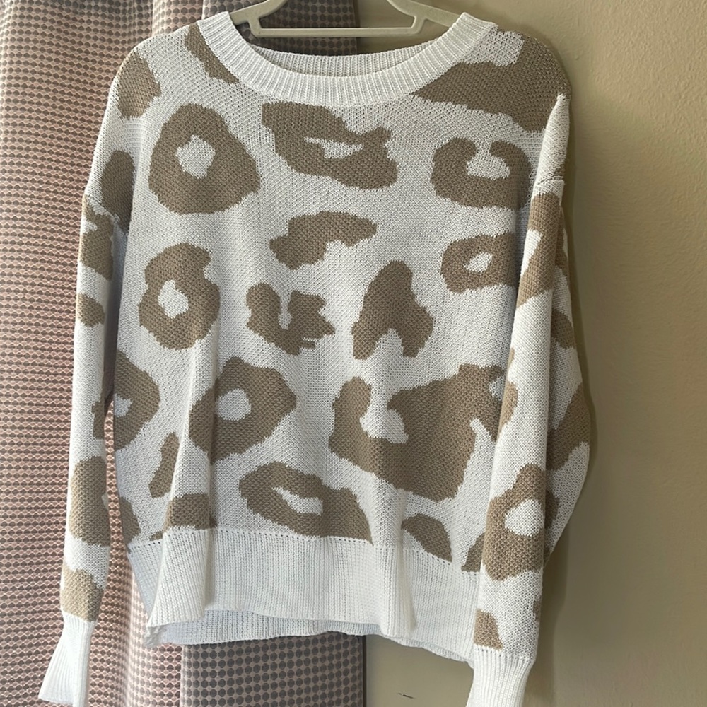 Woman’s sweater size large